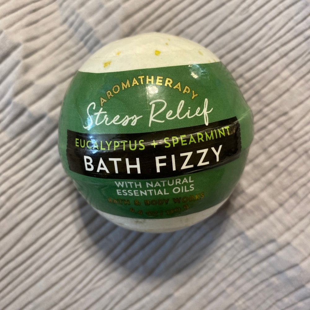 bath and body works eucalyptus/spearmint stress reliever bath bomb 4.6 oz